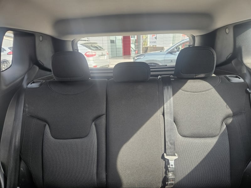 Jeep Renegade Sport 1.8 2023 - Imagen 16 de 20