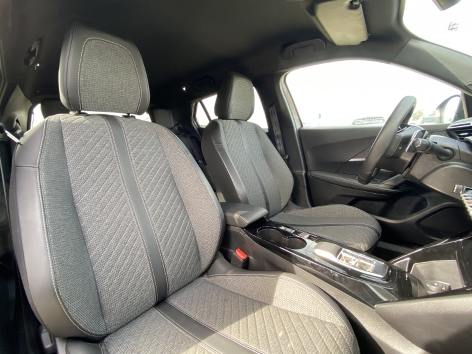 PEUGEOT 2008 Allure 1.2 Aut 2024 - Imagen 19 de 20