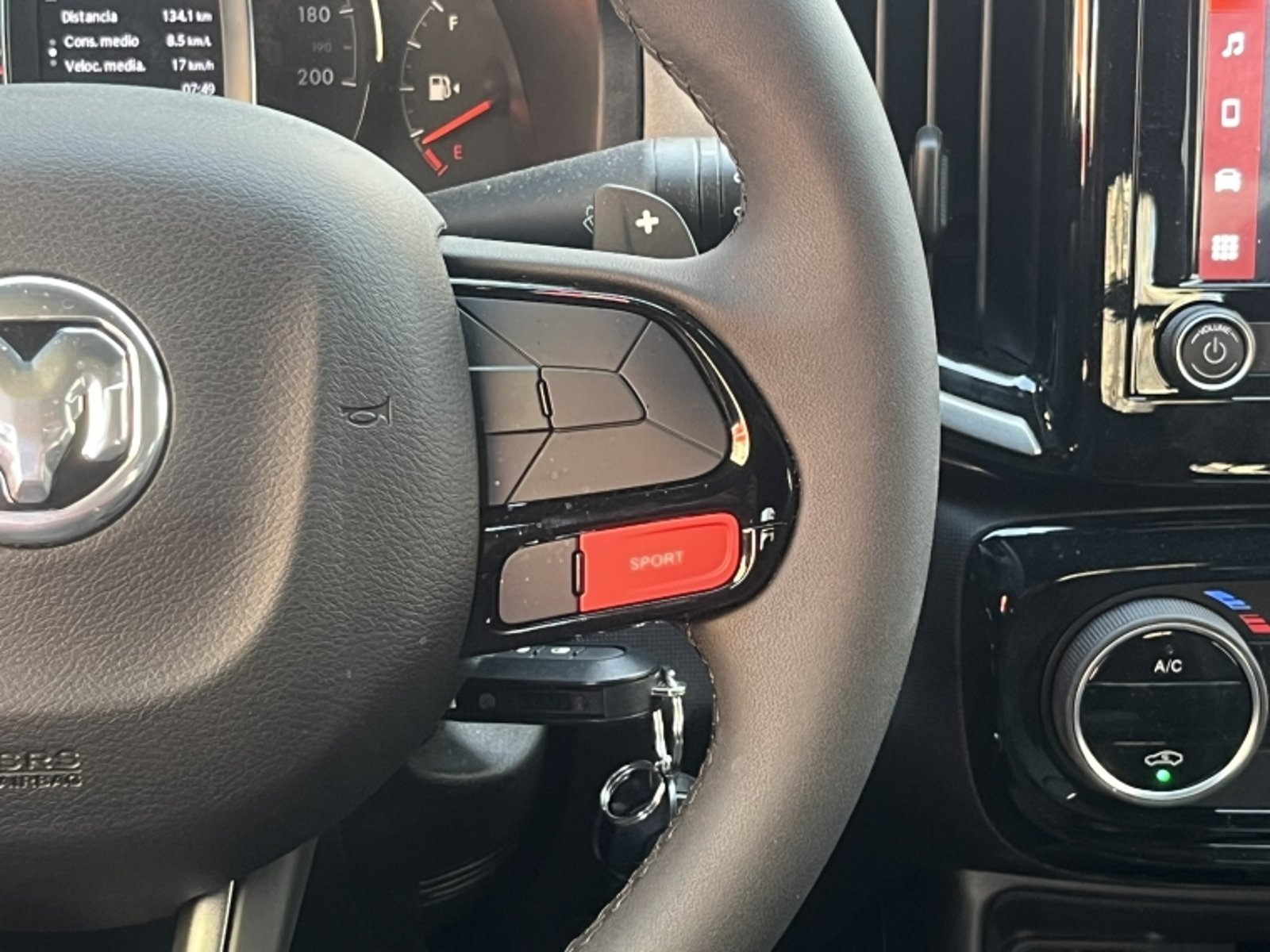 RAM 700 Laramie 1.0 Aut 2026 - Imagen 15 de 20