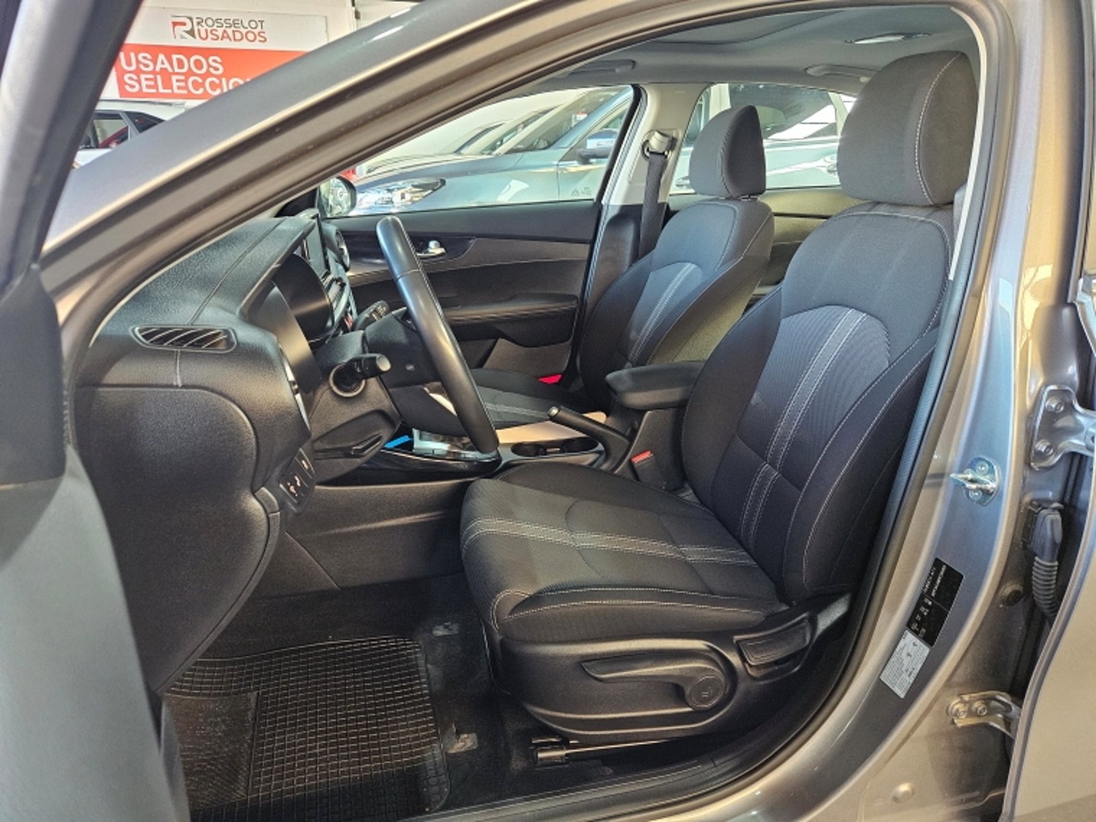 KIA Cerato Mpi 1.6 Aut 2023 - Imagen 15 de 20