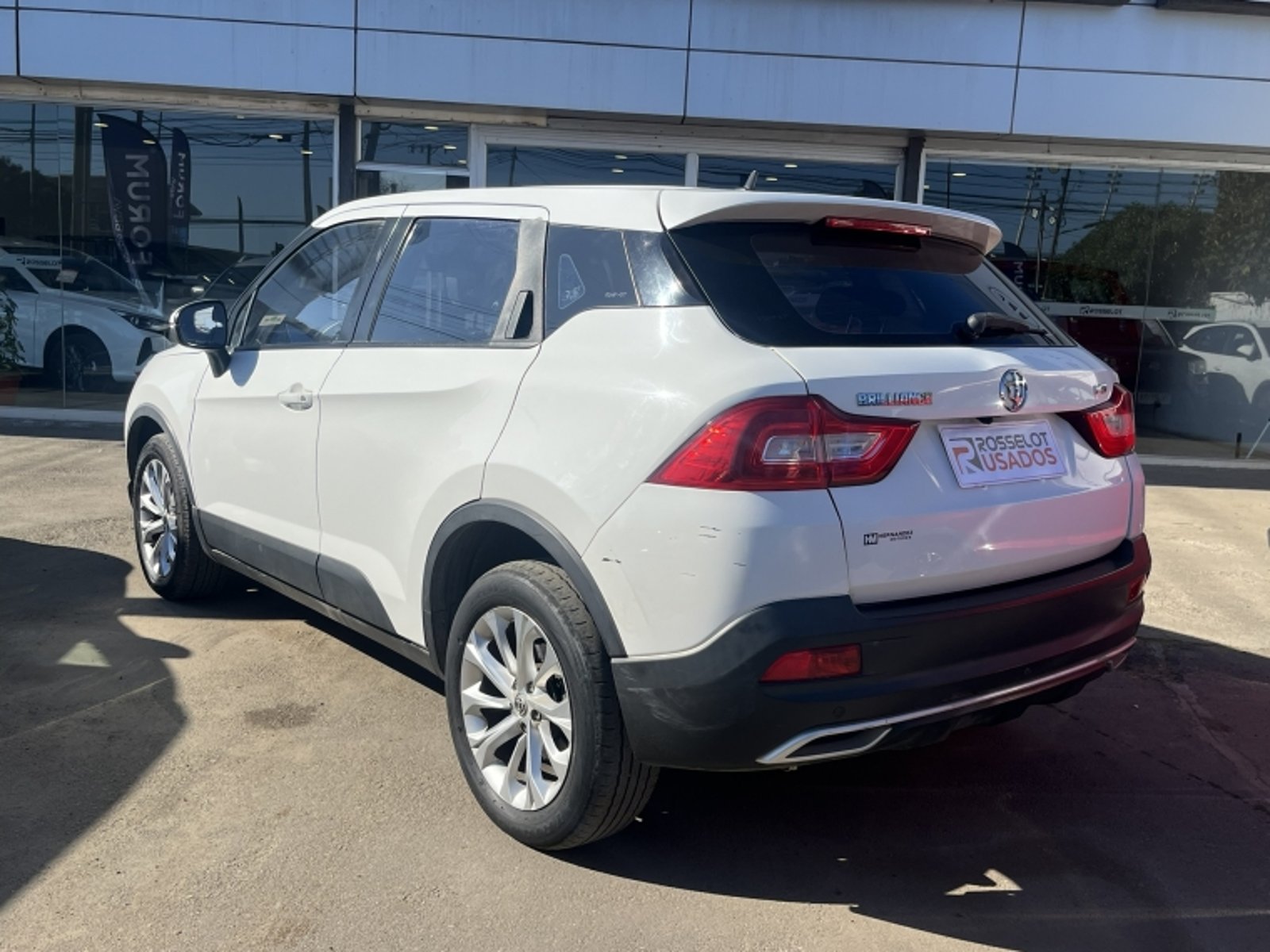 BRILLIANCE V3 1.5 2020 - Foto 3 de 20