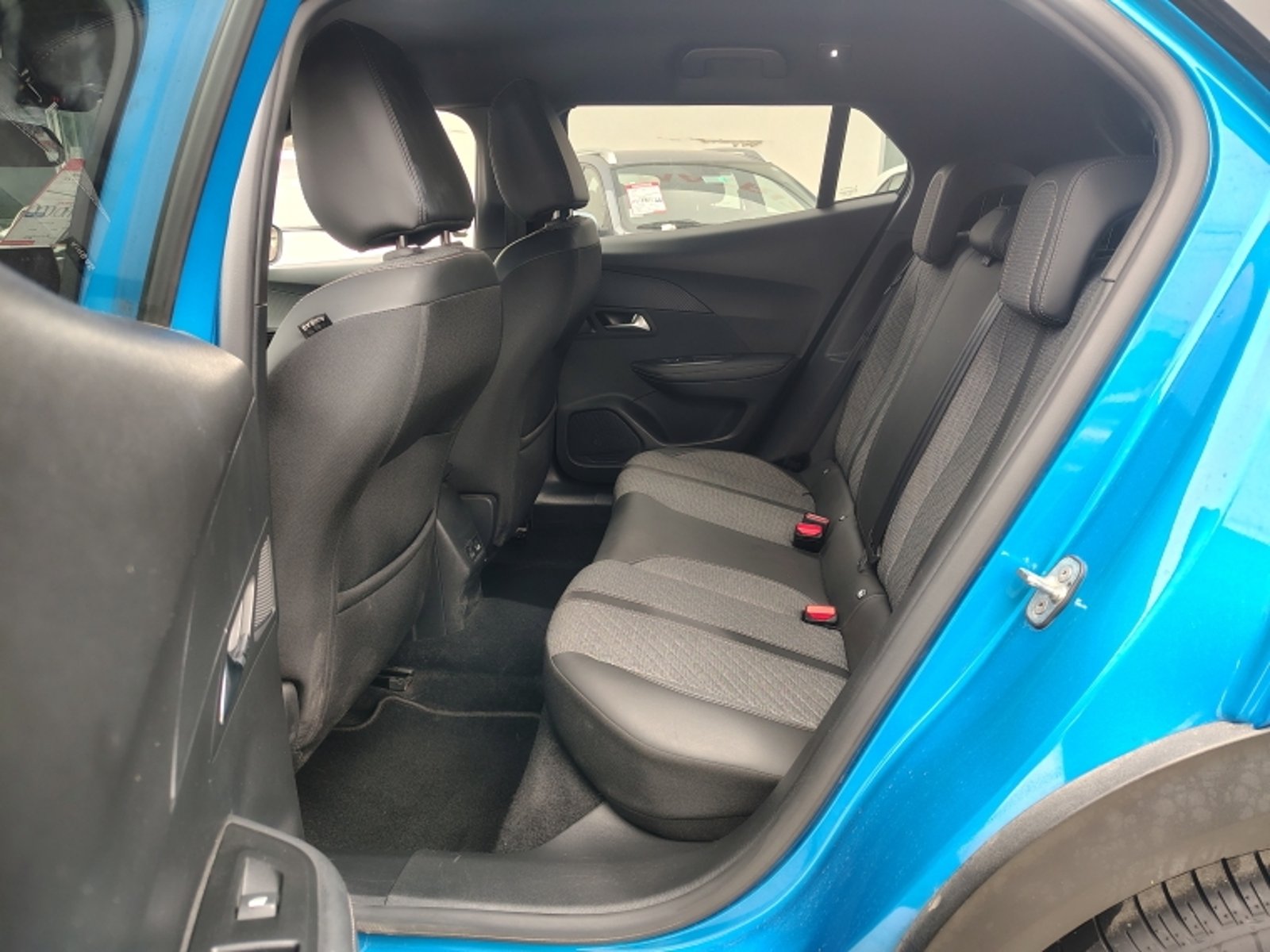 PEUGEOT 2008 Allure Bluehdi 1.5 Aut 2024 - Imagen 8 de 20