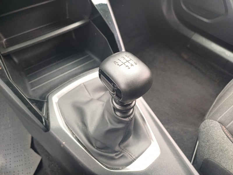 Peugeot 2008 Puretech 130 1.2 2023 - Imagen 15 de 19