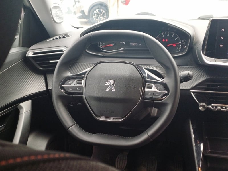 Peugeot 2008 Puretech 130 1.2 2023 - Imagen 11 de 19