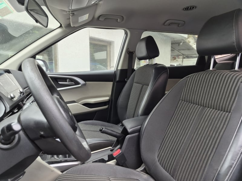 Kia Carens Lx 1.5l 6mt 7p 2023 - Imagen 15 de 20