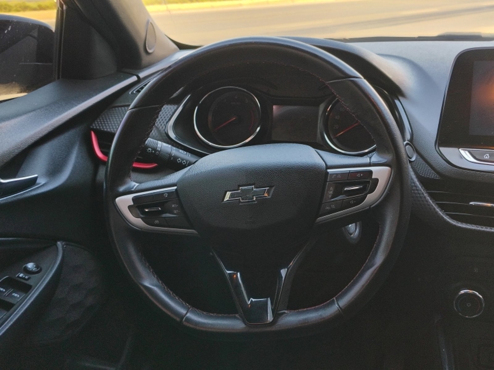 CHEVROLET Onix Hb 1.0 2024 - Imagen 8 de 18