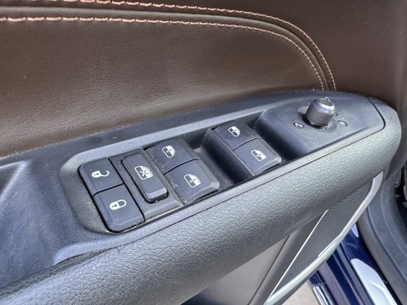Jeep Commander Overland 4x4 2.0 Aut 2023 - Imagen 14 de 20