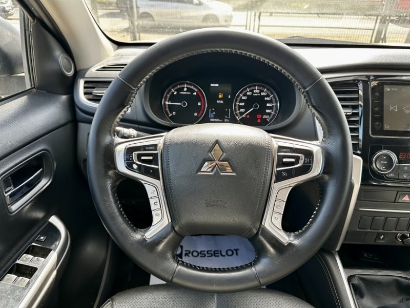 Mitsubishi L200 Dakar Hp 4x4 2.4 2023 - Imagen 11 de 19