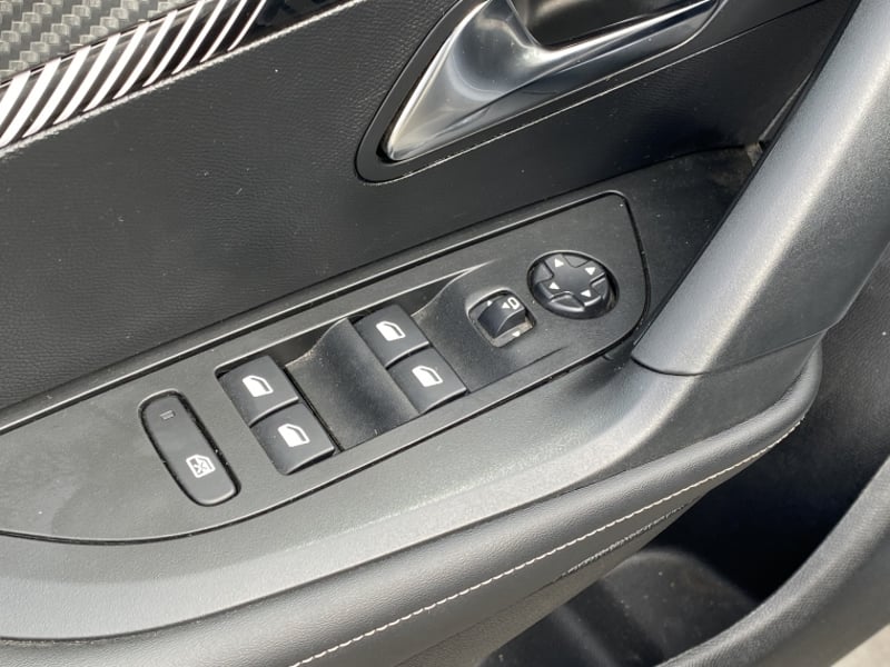 Peugeot 2008 Allure 1.2 Aut 2024 - Imagen 9 de 20