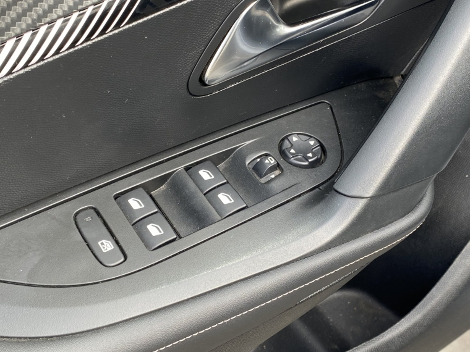 PEUGEOT 2008 Allure 1.2 Aut 2024 - Imagen 9 de 20