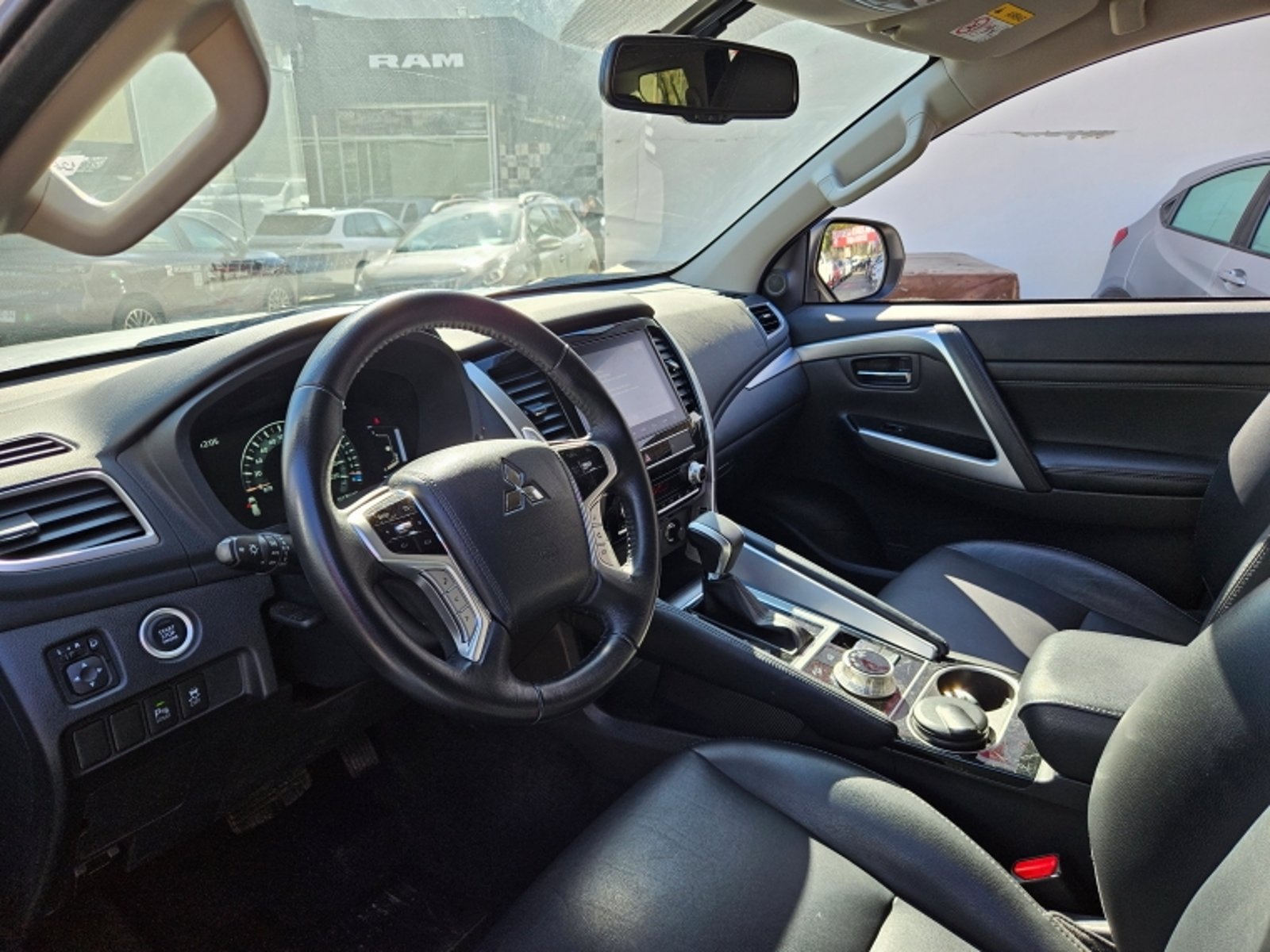 Mitsubishi Montero Sport 3.0 Aut 2024 - Imagen 12 de 20