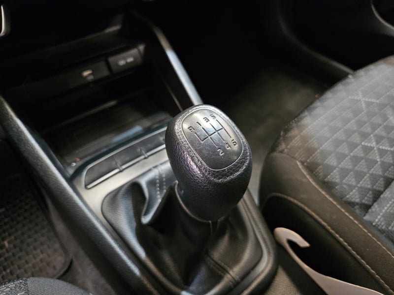 Kia Rio 4 6mt 1.4 2022 - Imagen 15 de 19