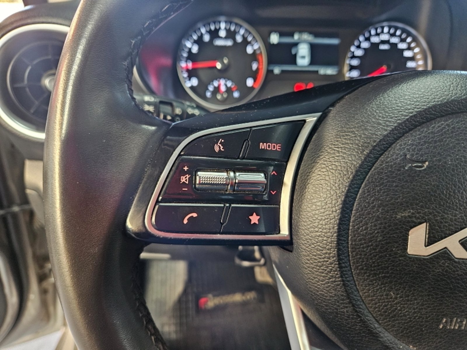 KIA Cerato Mpi 1.6 Aut 2023 - Imagen 18 de 20