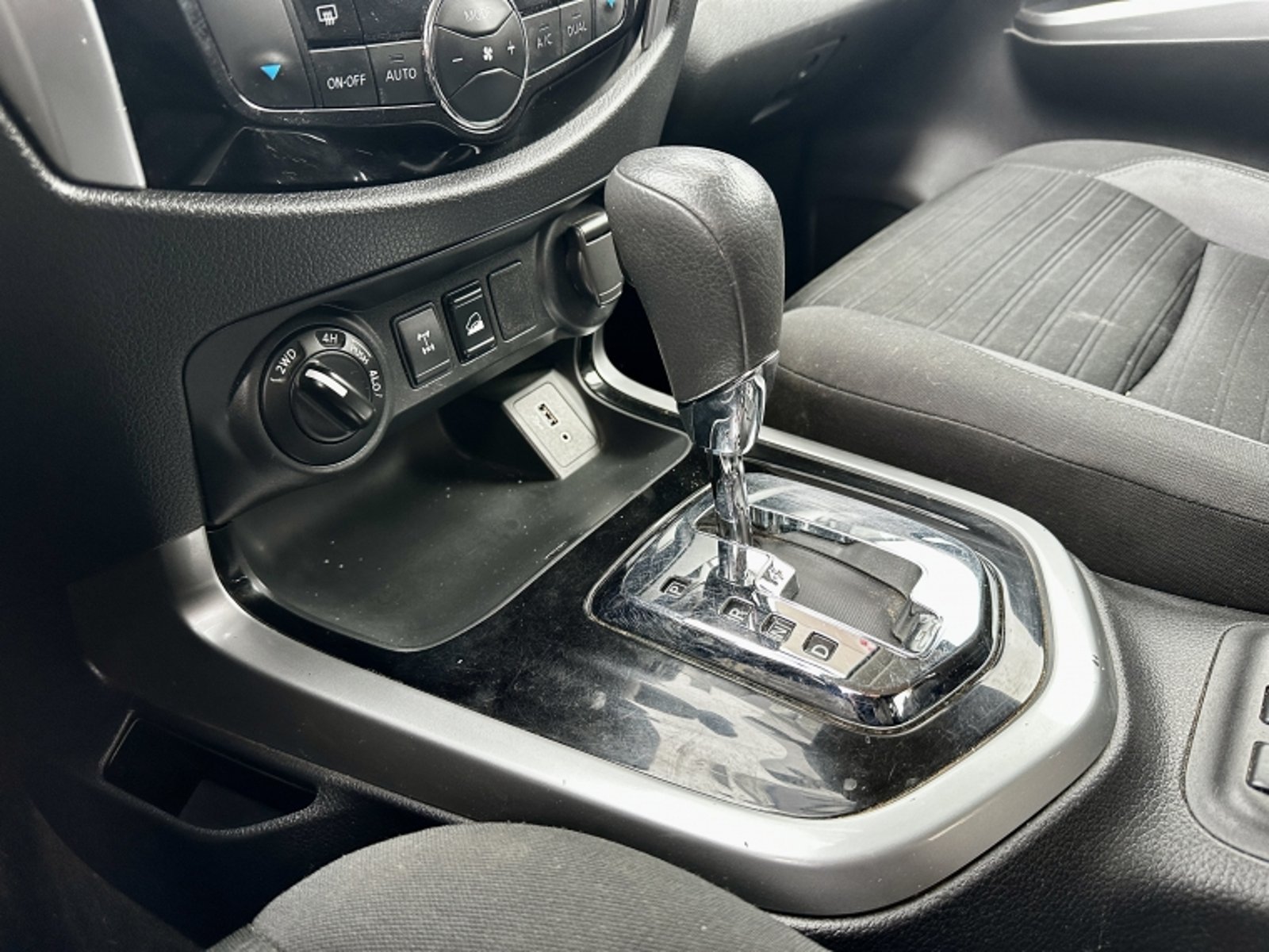 Nissan Navara D Cab 4x4 2.3 At 2021 - Imagen 15 de 20