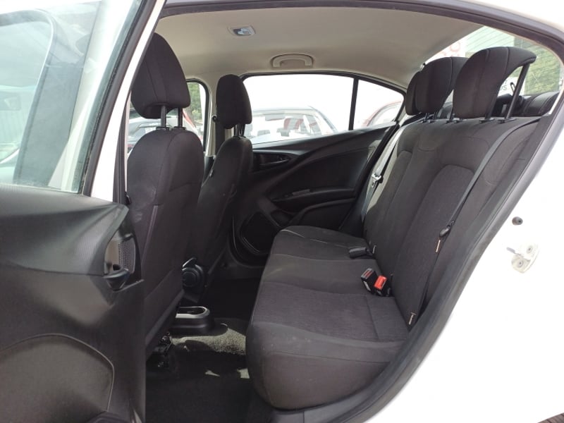 Fiat Cronos Drive 1.8 At 2022 - Imagen 8 de 17