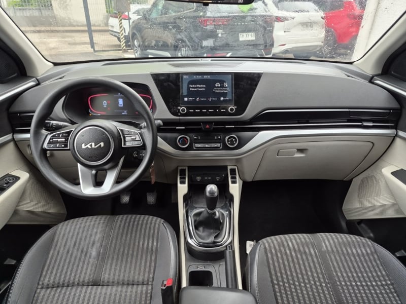 Kia Carens Lx 1.5l 6mt 7p 2023 - Imagen 10 de 20
