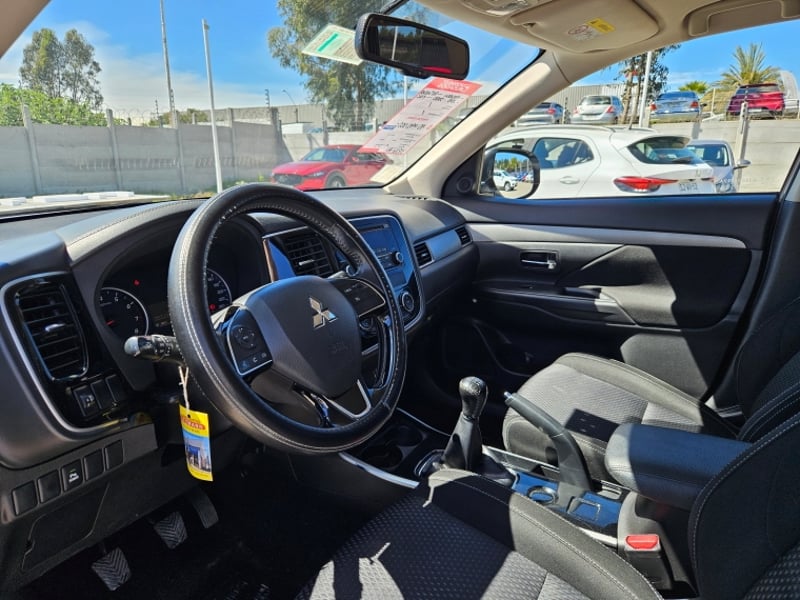 Mitsubishi Outlander 2.0 2018 - Imagen 12 de 20