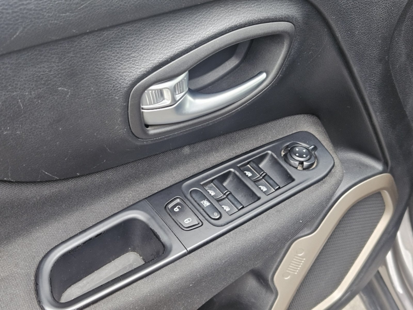 Jeep Renegade Sport 1.8 2019 - Imagen 14 de 20