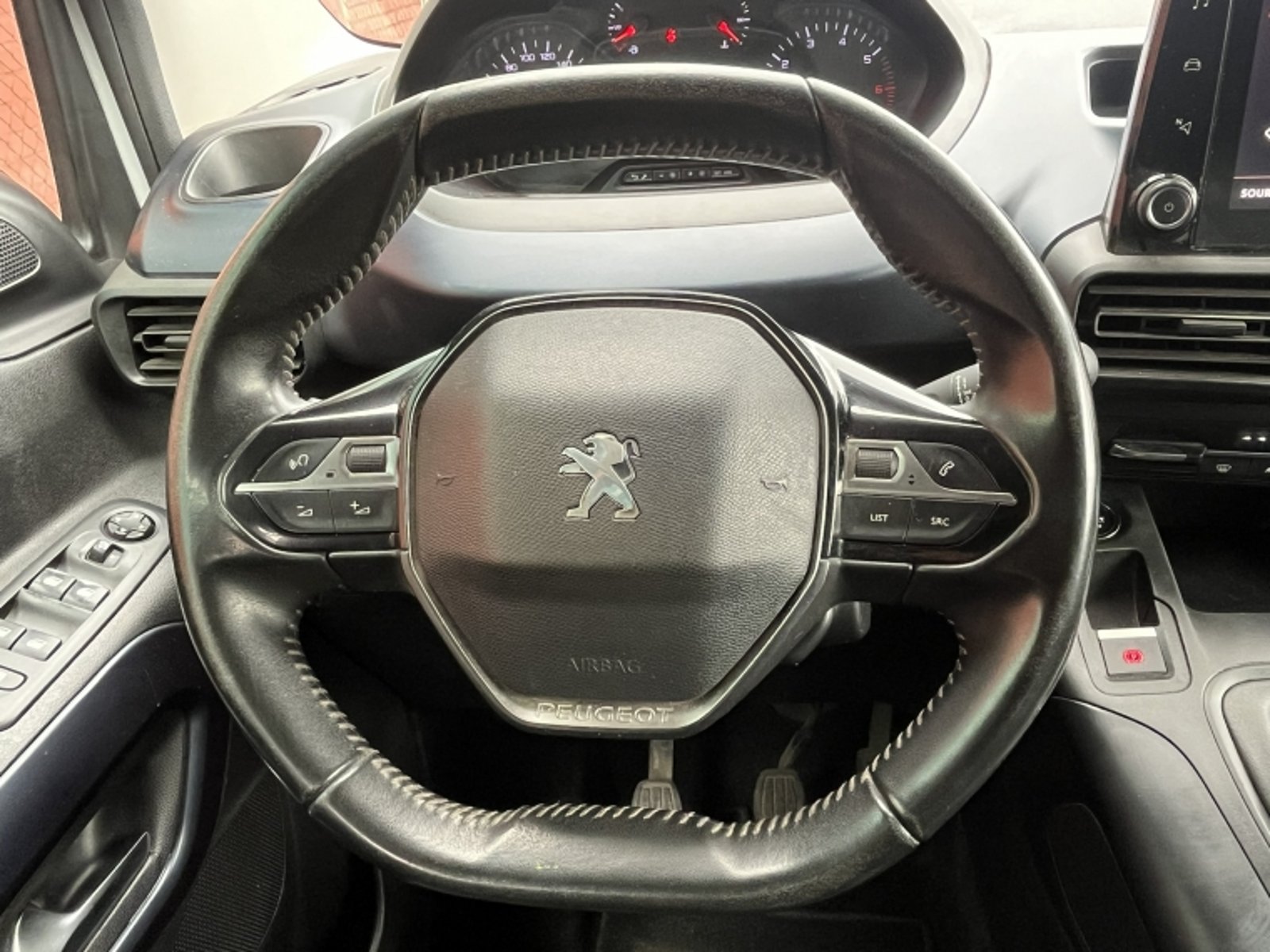 Peugeot Rifter Allure Blue Hdi 4x2 1.5 2023 - Imagen 13 de 20