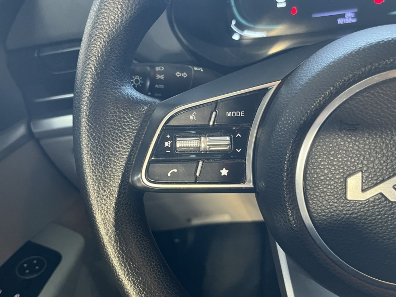 KIA Carens Ex 1.4 Aut 2023 - Imagen 20 de 20