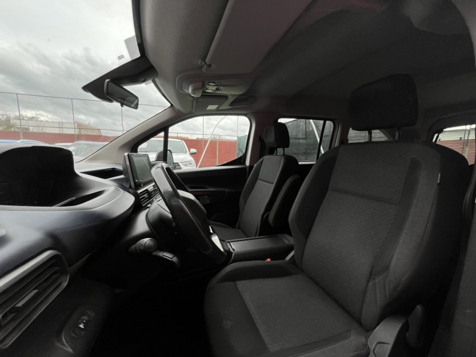 Peugeot Rifter Allure Blue Hdi 4x2 1.5 2023 - Imagen 12 de 20