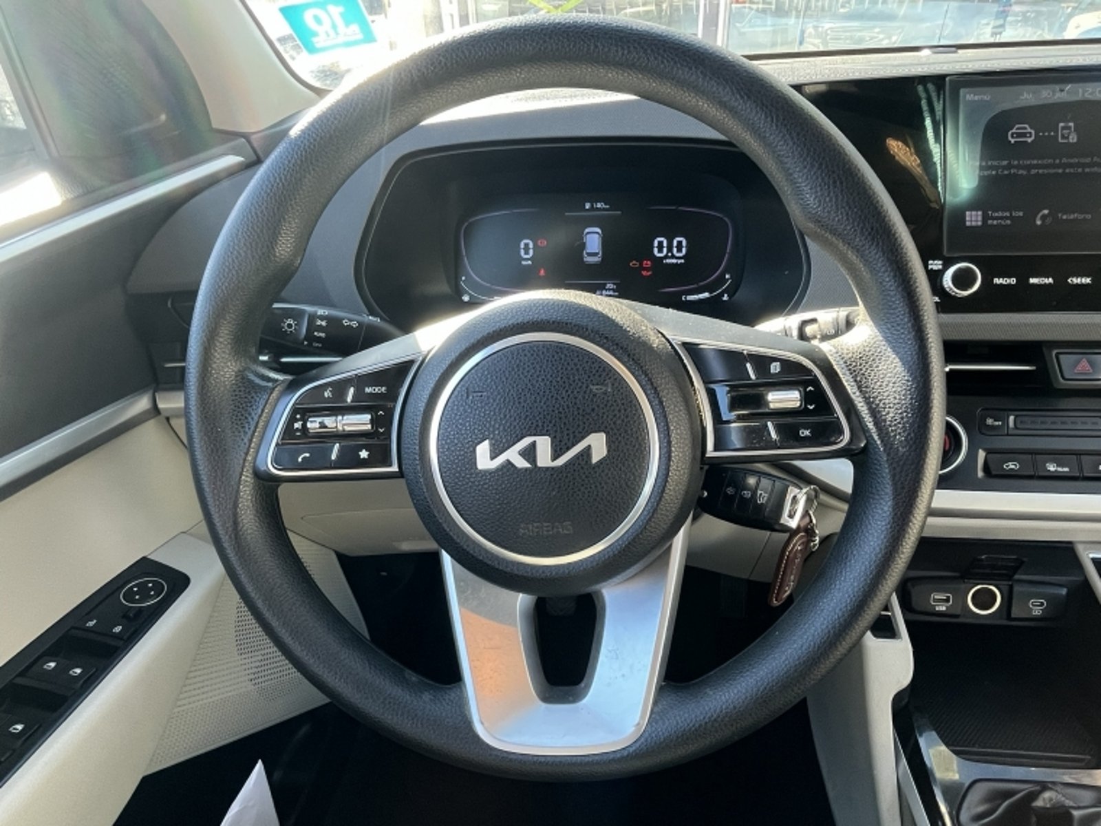 Kia Carens Lx 1.5 2023 - Imagen 16 de 20