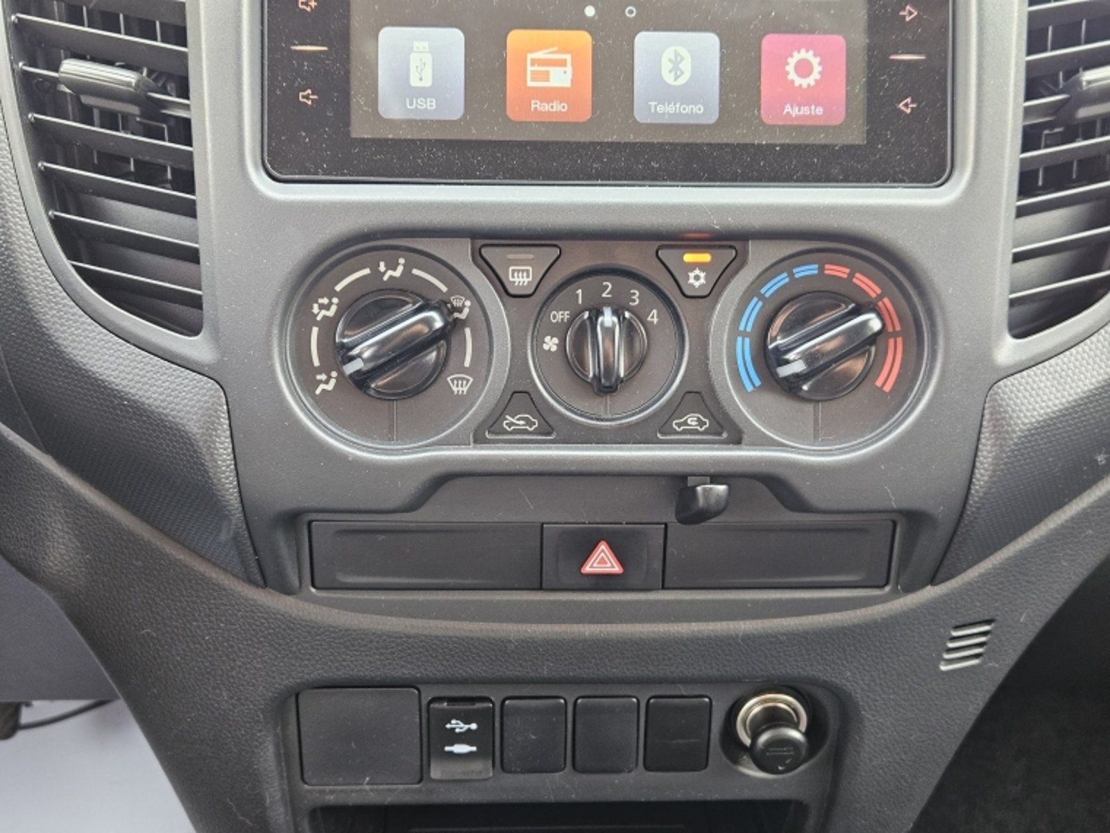 MITSUBISHI L200 Work Cr Wf 2.4 2023 - Imagen 11 de 20
