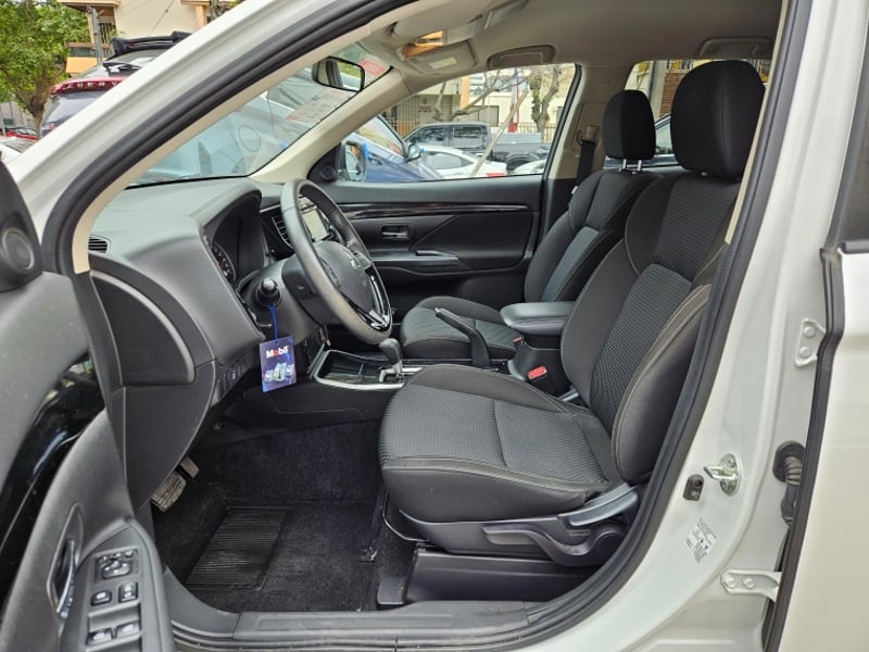 Mitsubishi Outlander Cvt 2.0 Aut 2023 - Imagen 11 de 19
