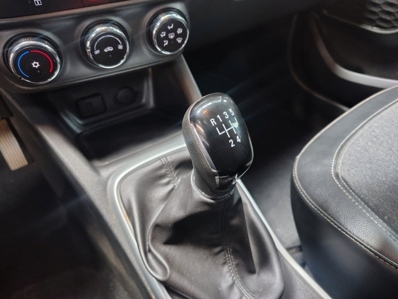CHEVROLET Tracker 1.2t 2023 - Imagen 14 de 20