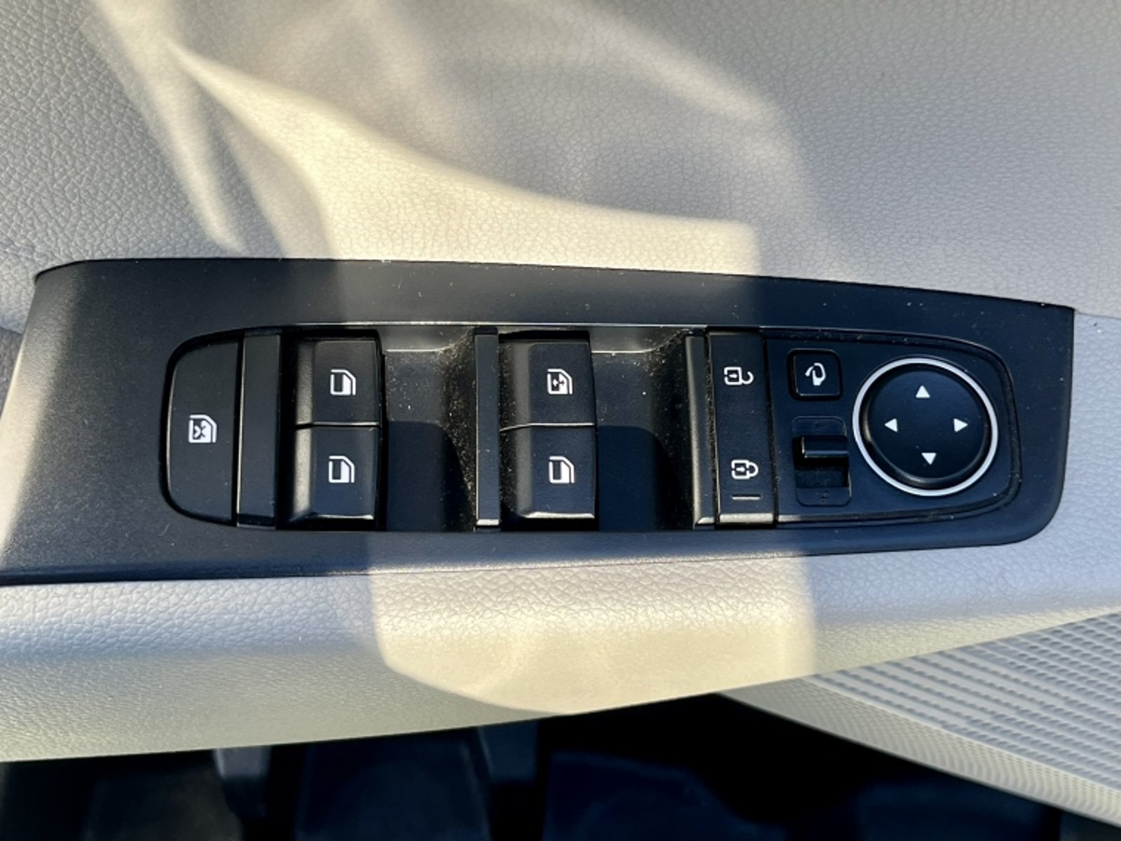 KIA Carens Ex 1.4 Aut 2023 - Imagen 12 de 20