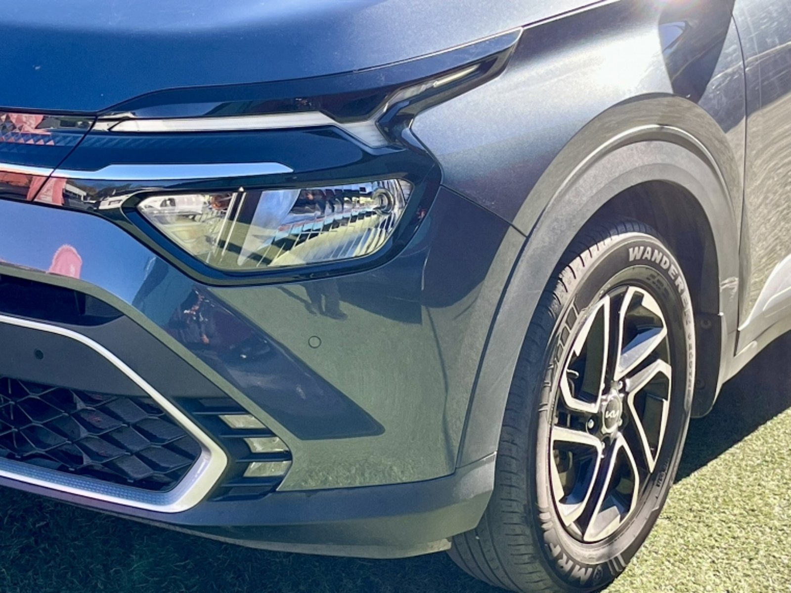 KIA Carens Ex 1.4 Aut 2023 - Imagen 9 de 20