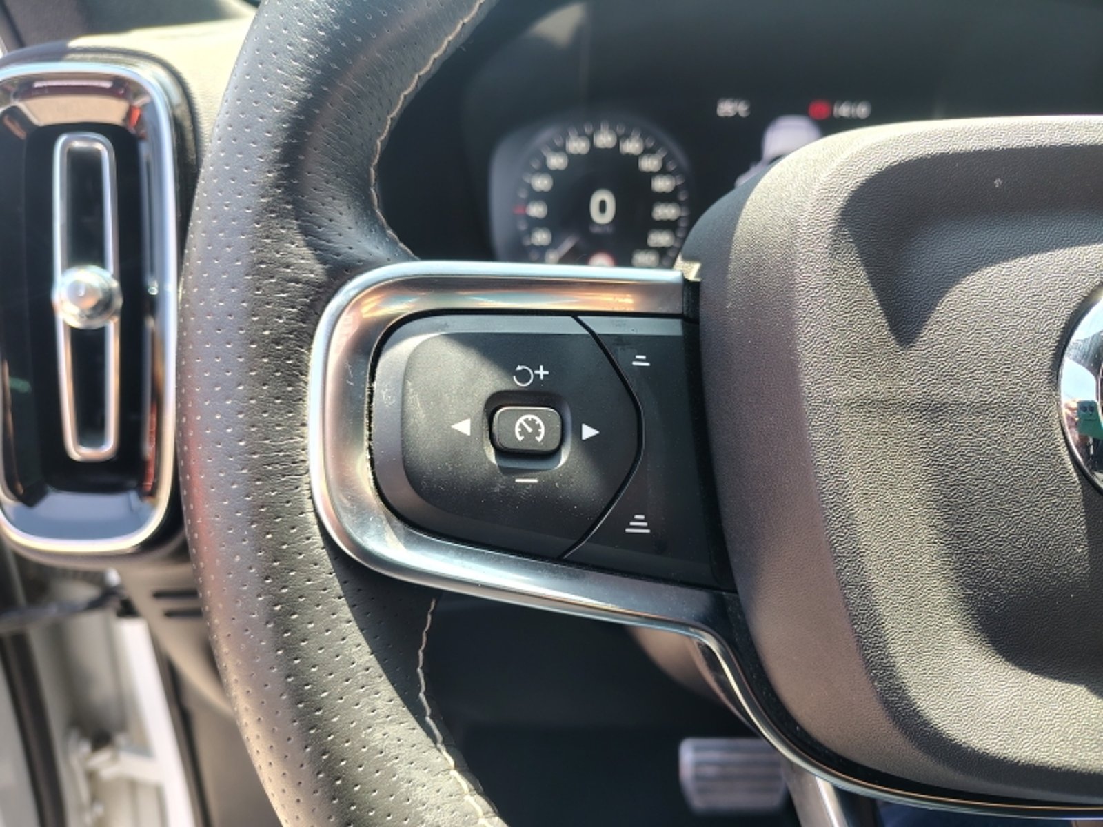 VOLVO Xc40 T4 Fwd 2.0 Aut 2021 - Imagen 18 de 20