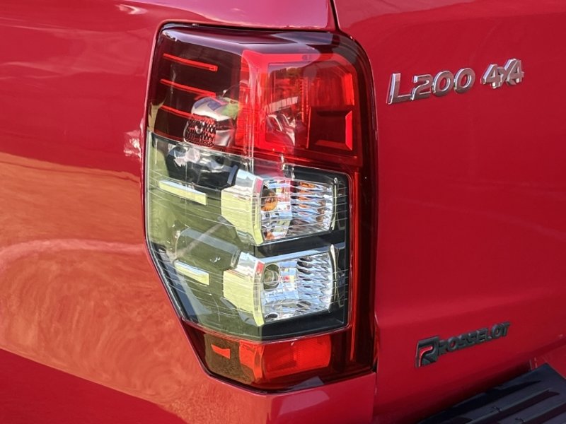 Mitsubishi KATANA L200 D/c 2.2 Katana Crt 4x4 Special Pack Euro 6d 2024 - Imagen 10 de 20