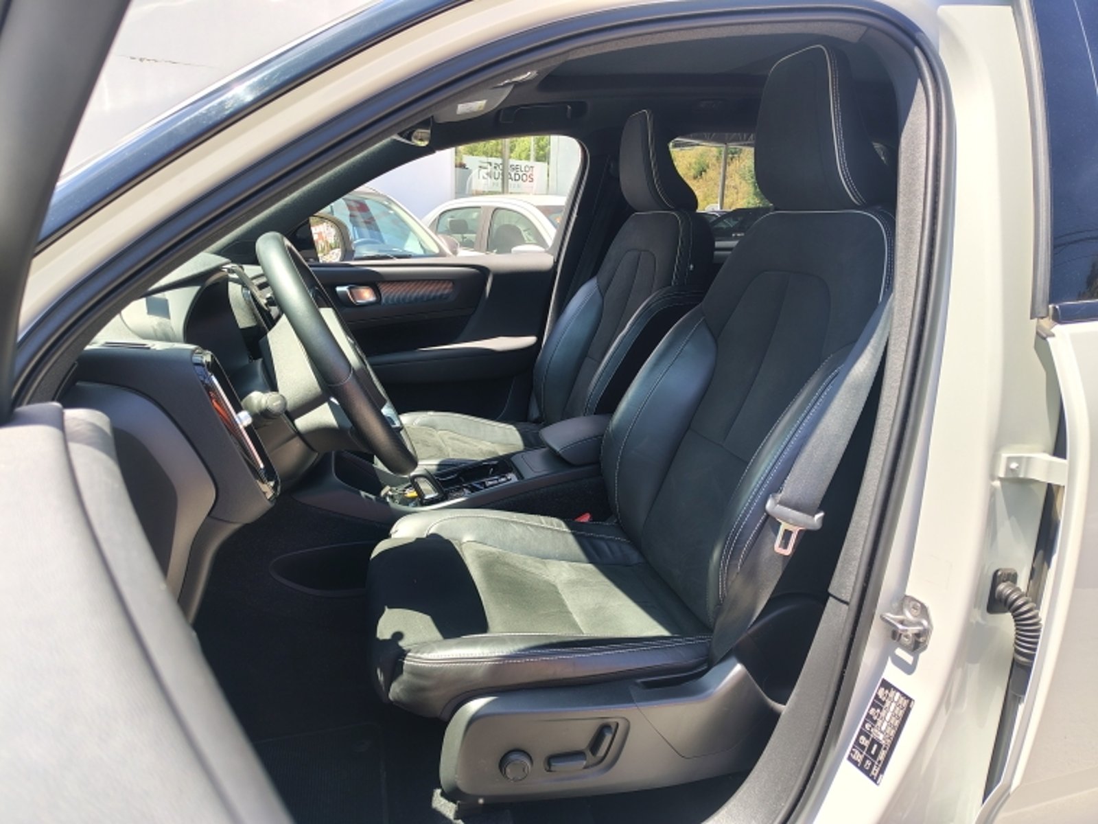 VOLVO Xc40 T4 Fwd 2.0 Aut 2021 - Imagen 15 de 20