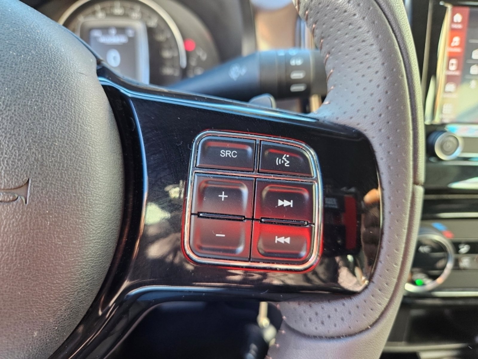 RAM 700 Longhorn 1.3 Aut 2023 - Imagen 18 de 20