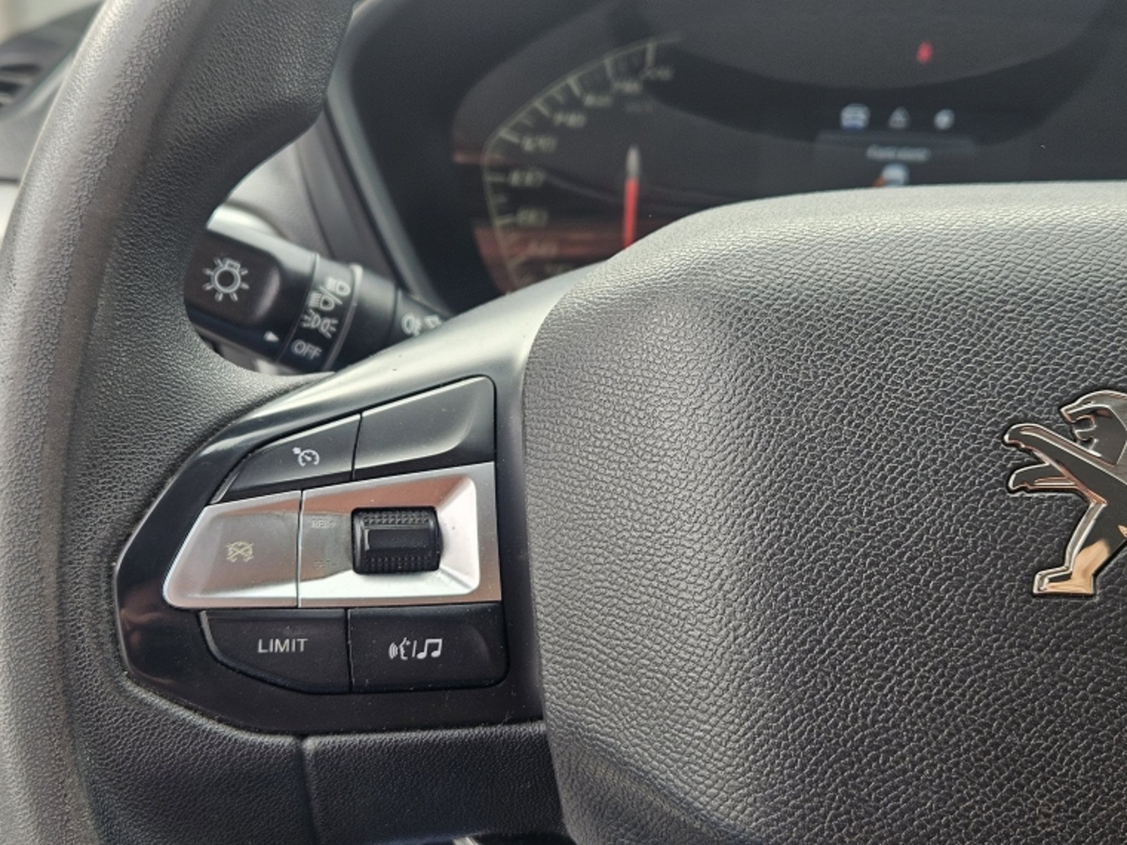 PEUGEOT Landtrek Active Hdi 150 4x2 2023 - Imagen 18 de 20