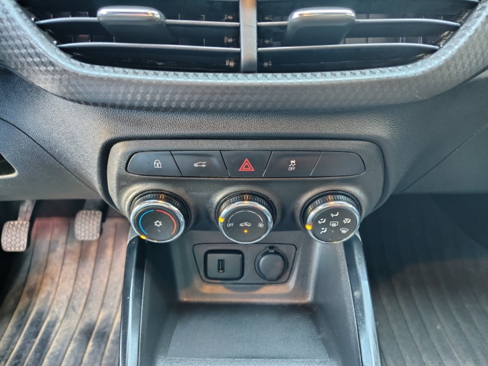 CHEVROLET Onix Hb 1.0 2024 - Imagen 15 de 18