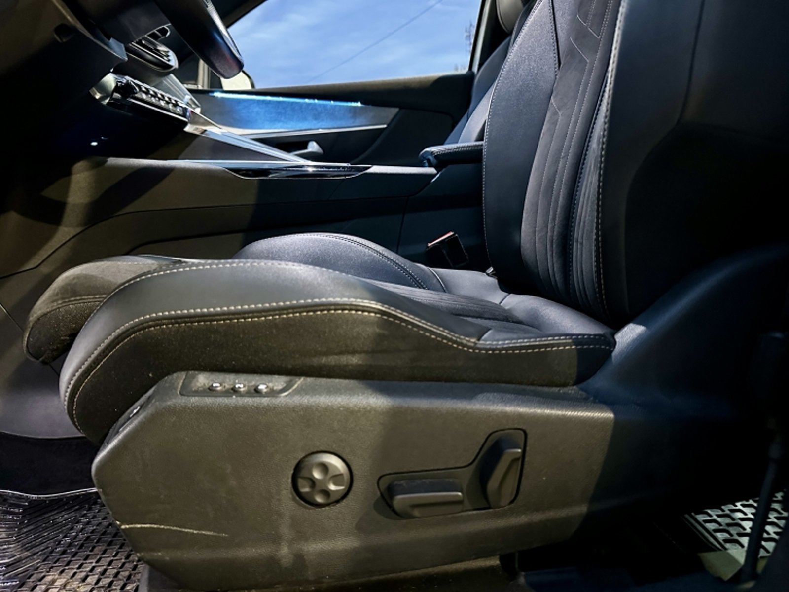 Peugeot NEW 5008 5008 Gt Bluehdi 1.5 Aut 2023 - Imagen 16 de 20
