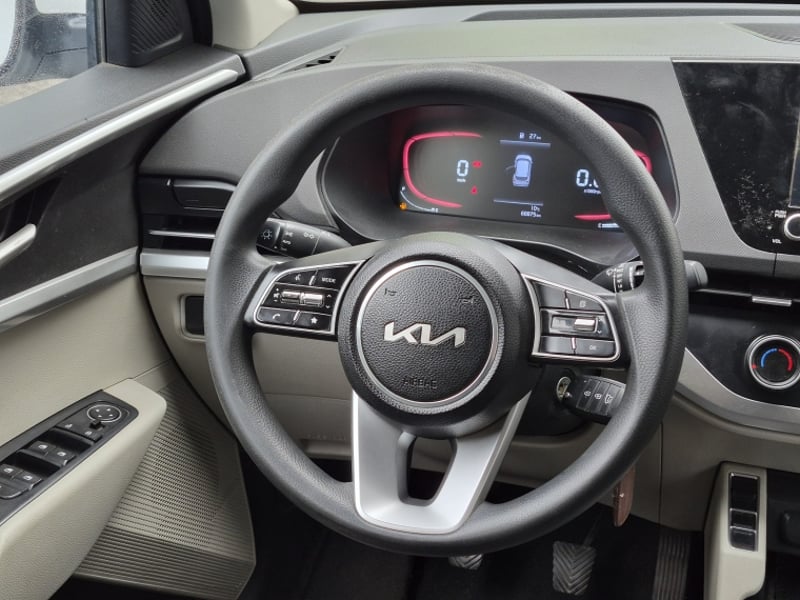 Kia Carens Lx 1.5l 6mt 7p 2023 - Imagen 11 de 20