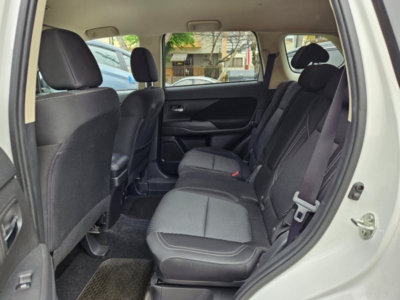Mitsubishi Outlander Cvt 2.0 Aut 2023 - Imagen 8 de 19