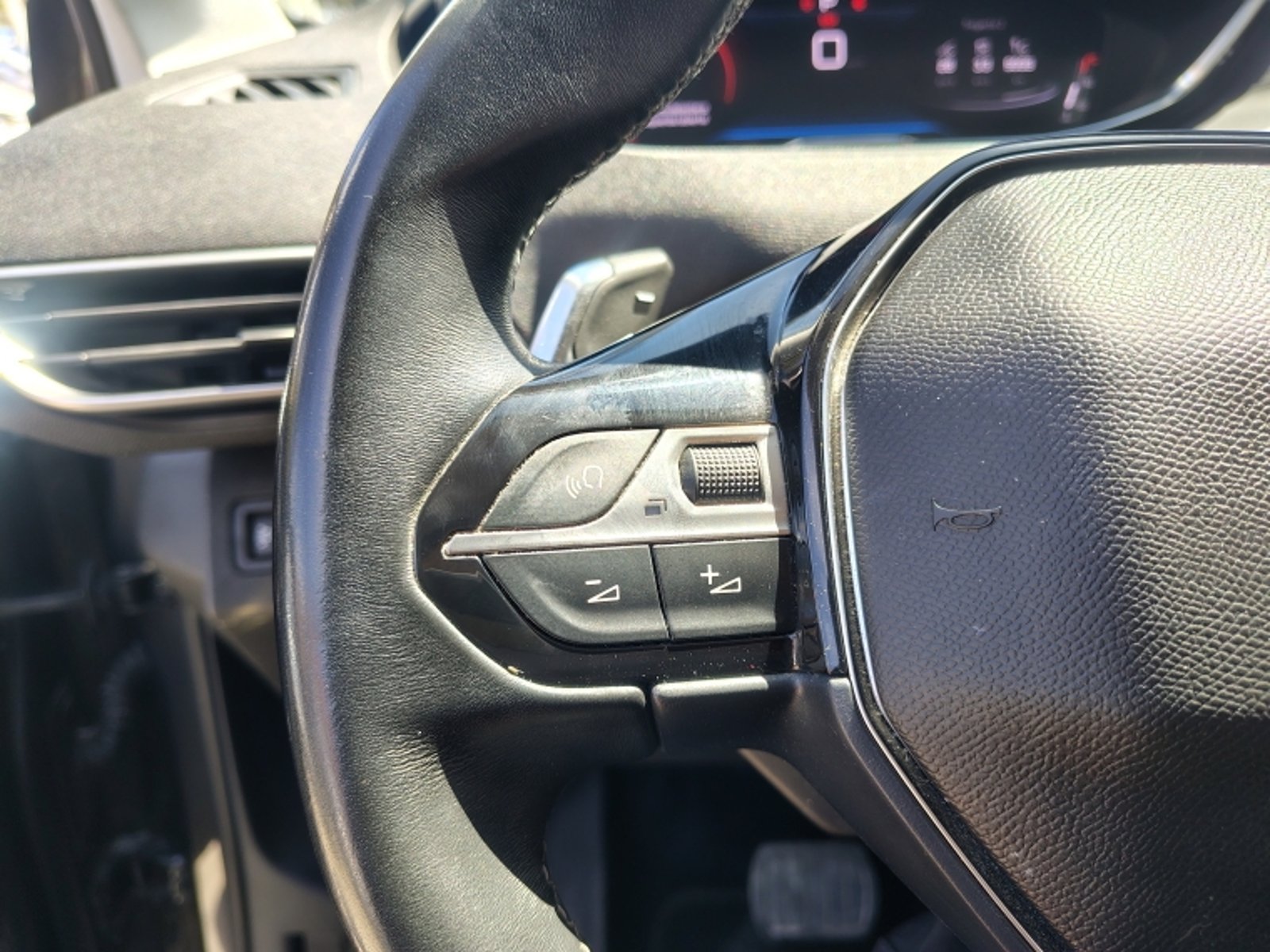 PEUGEOT 5008 Thp 165 1.6 Aut 2022 - Imagen 16 de 20