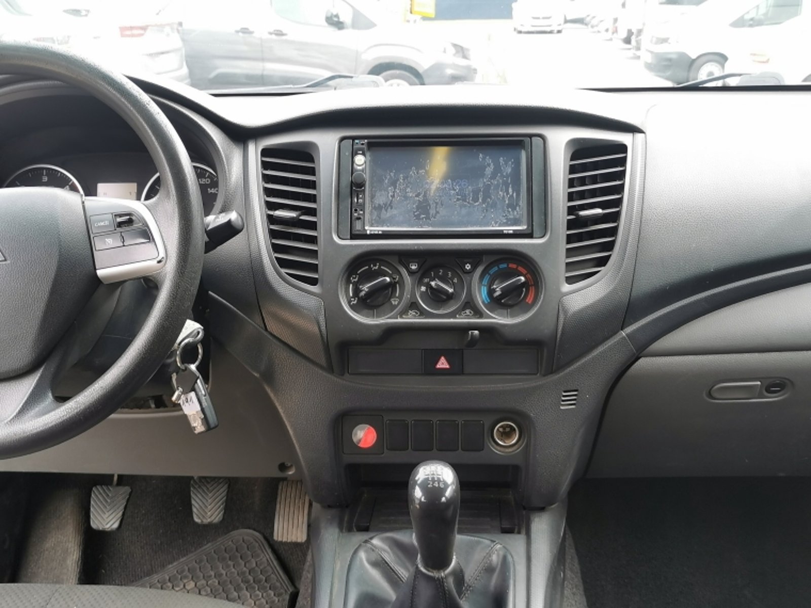 MITSUBISHI L200 D/c 2.4 Katana Crt 4x4 2016 - Imagen 10 de 18