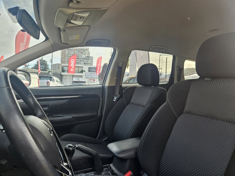 Mitsubishi Outlander 2.0 2021 - Imagen 13 de 20
