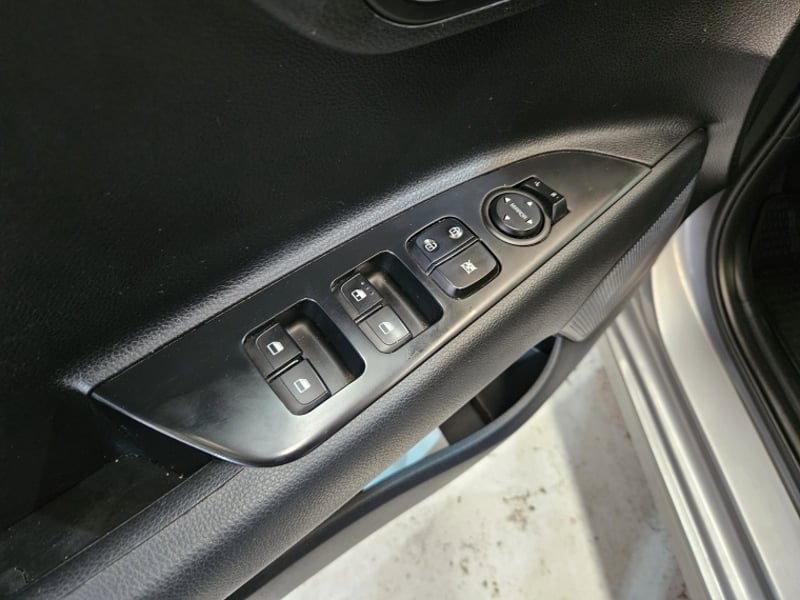 Kia Rio 4 6mt 1.4 2022 - Imagen 13 de 19