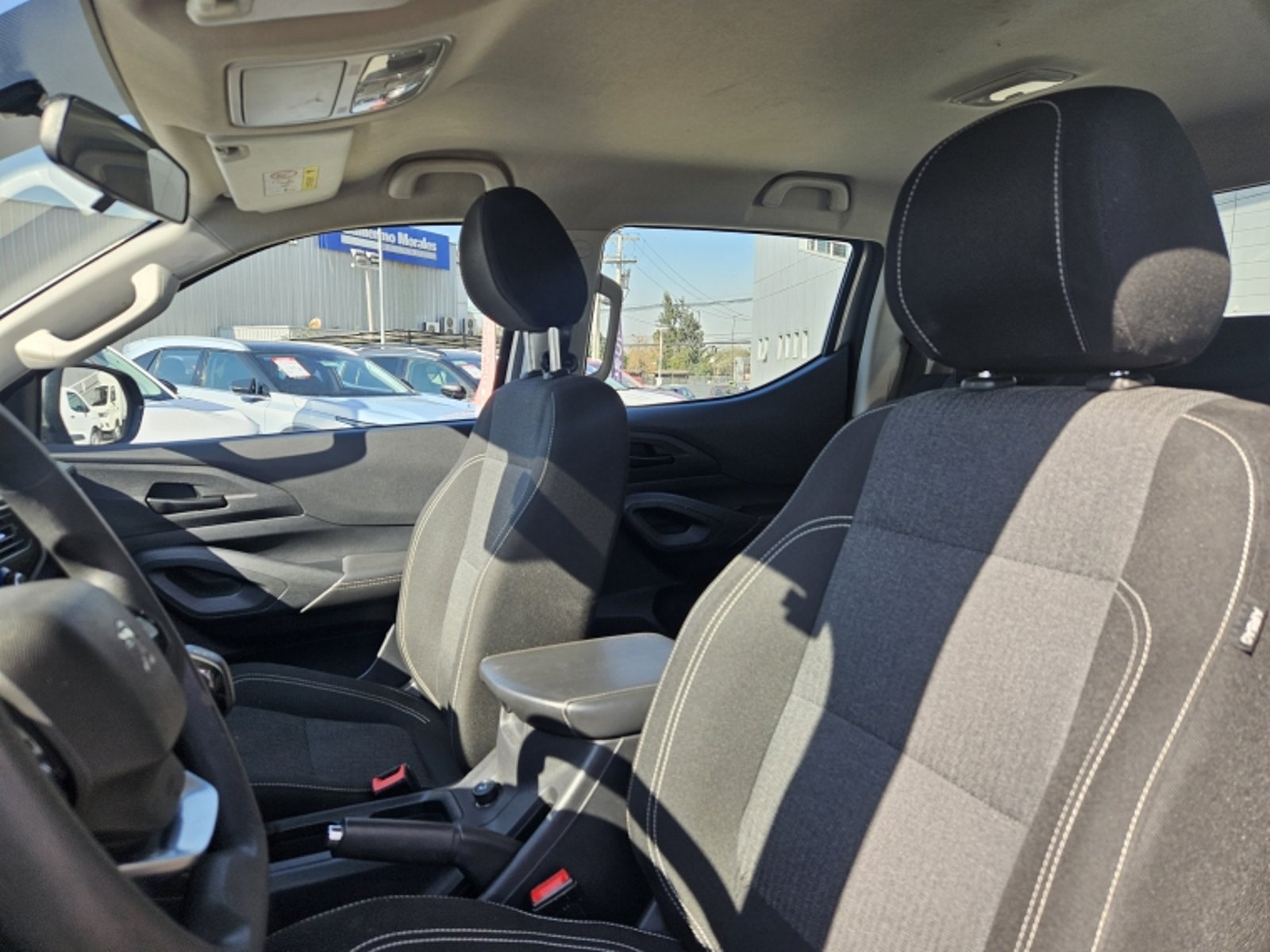 PEUGEOT Landtrek Active Bluehdi 180 4x2 Euro 6b 2024 - Imagen 15 de 20