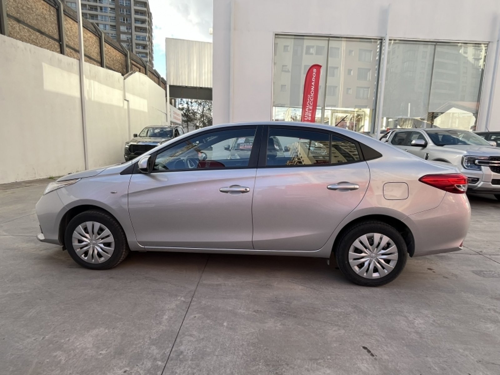 Toyota Yaris Sedan Otto 1.5 2022 - Foto 2 de 20