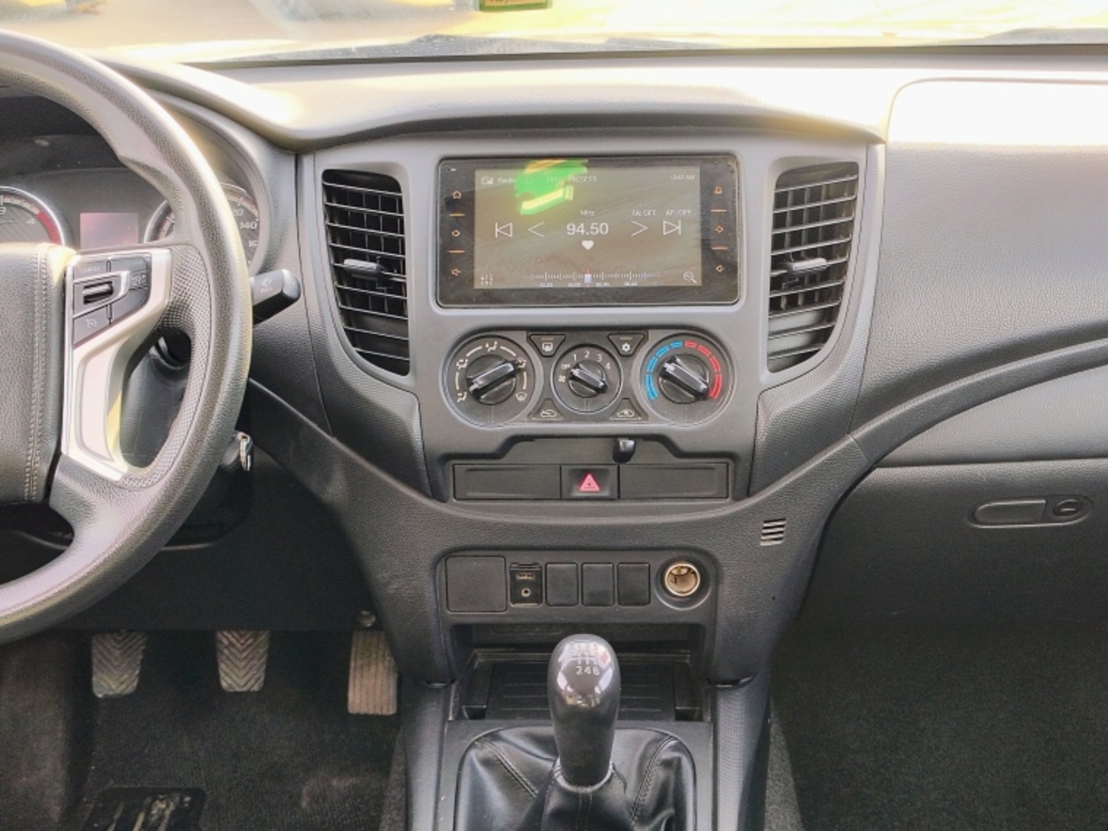 MITSUBISHI L200 D/c 2.4 Katana Crt 4x4 Special Pack 2023 - Imagen 10 de 20