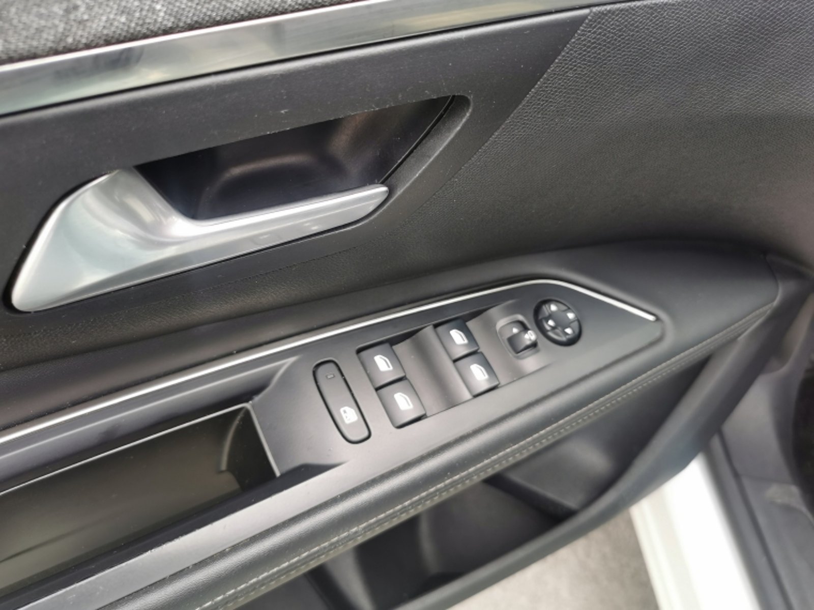 PEUGEOT 5008 Blue Hdi 1.5 At 2021 - Imagen 13 de 19