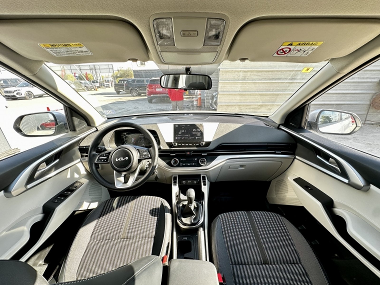 KIA Carens Lx 1.5 2025 - Imagen 18 de 20