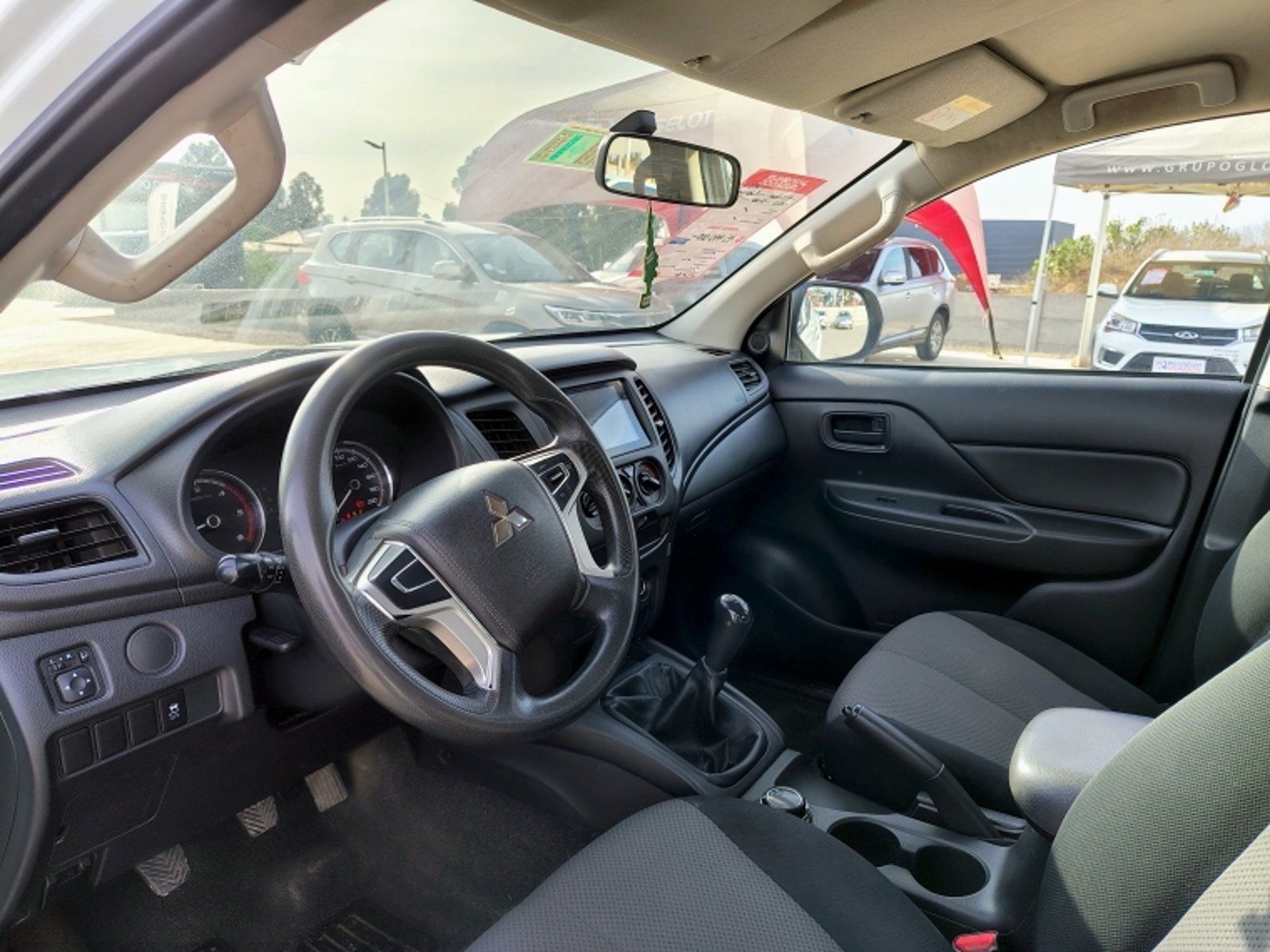MITSUBISHI L200 D/c 2.4 Katana Crt 4x4 Special Pack 2023 - Imagen 12 de 20